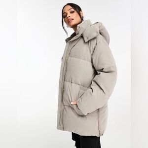 Abercrombie And Fitch Ultra Long Puffer Coat in a cream color‎ Sz Large.